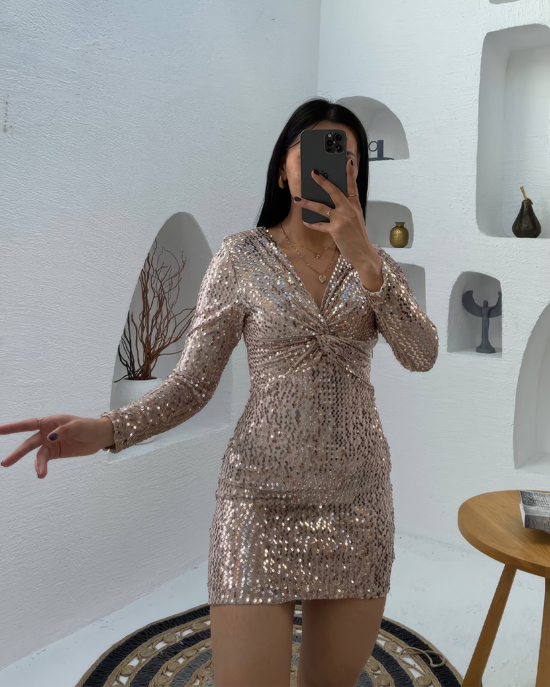 crasia-tek-parca-elbise- Crasia Kadın Düğüm Detaylı Pulpayet Kısa Sarı Abiye Elbise - Görsel 1