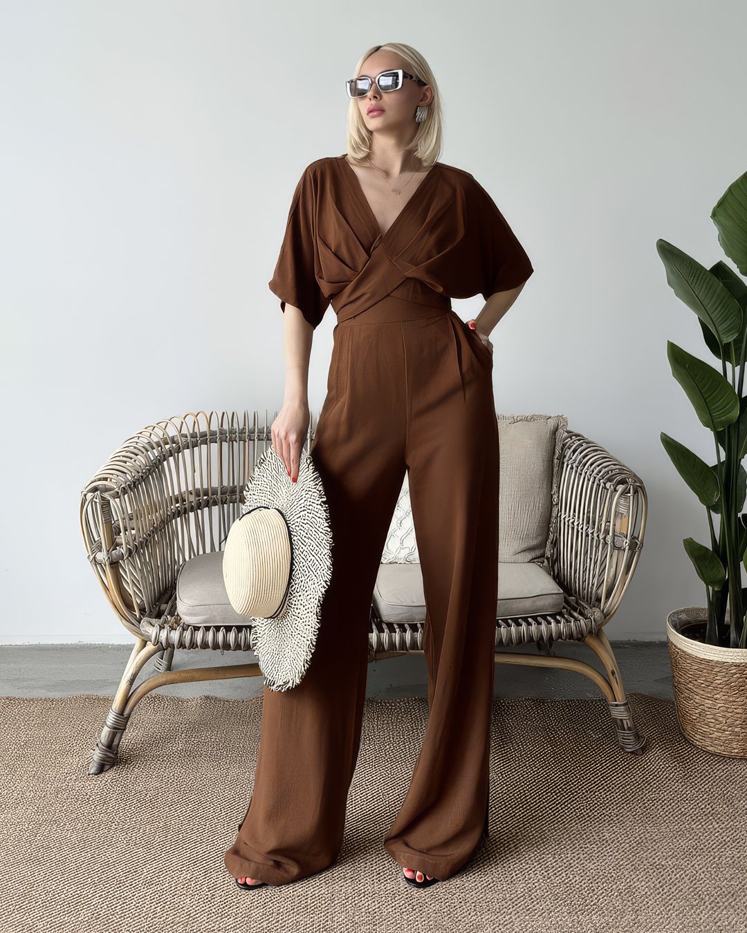 crasia-tek-parca-elbise-1 Crasia Kadın Kahverengi Keten Yelek Pantolon Takım - Görsel 2