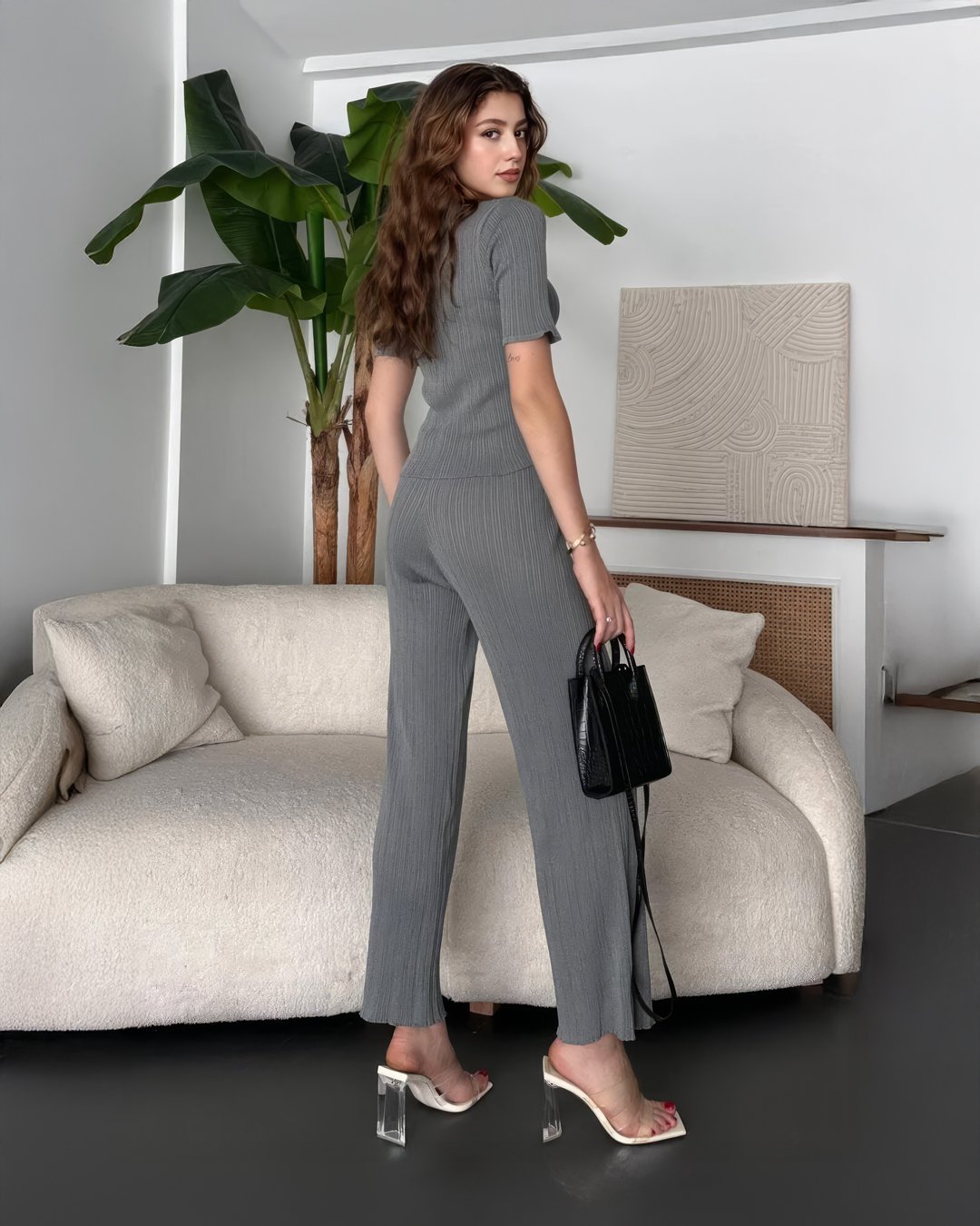 crasia-tek-parca-elbise-1 Crasia Kadın Kısa Kollu Triko Bluz/Pantolon Takım - Görsel 1