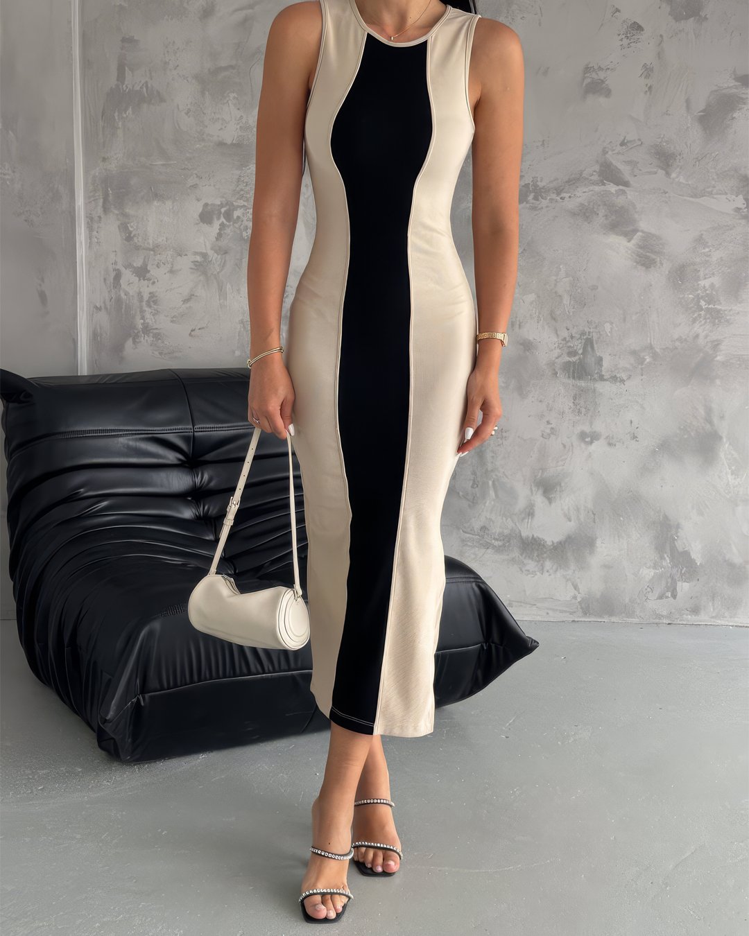 crasia-tek-parca-elbise-1 Crasia Önü Şeritli Yırtmaç Detaylı Krem/Siyah Midi Elbise - Görsel 1