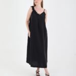 Crasia Kadın Gül Detaylı V Yaka Siyah Midi Elbise