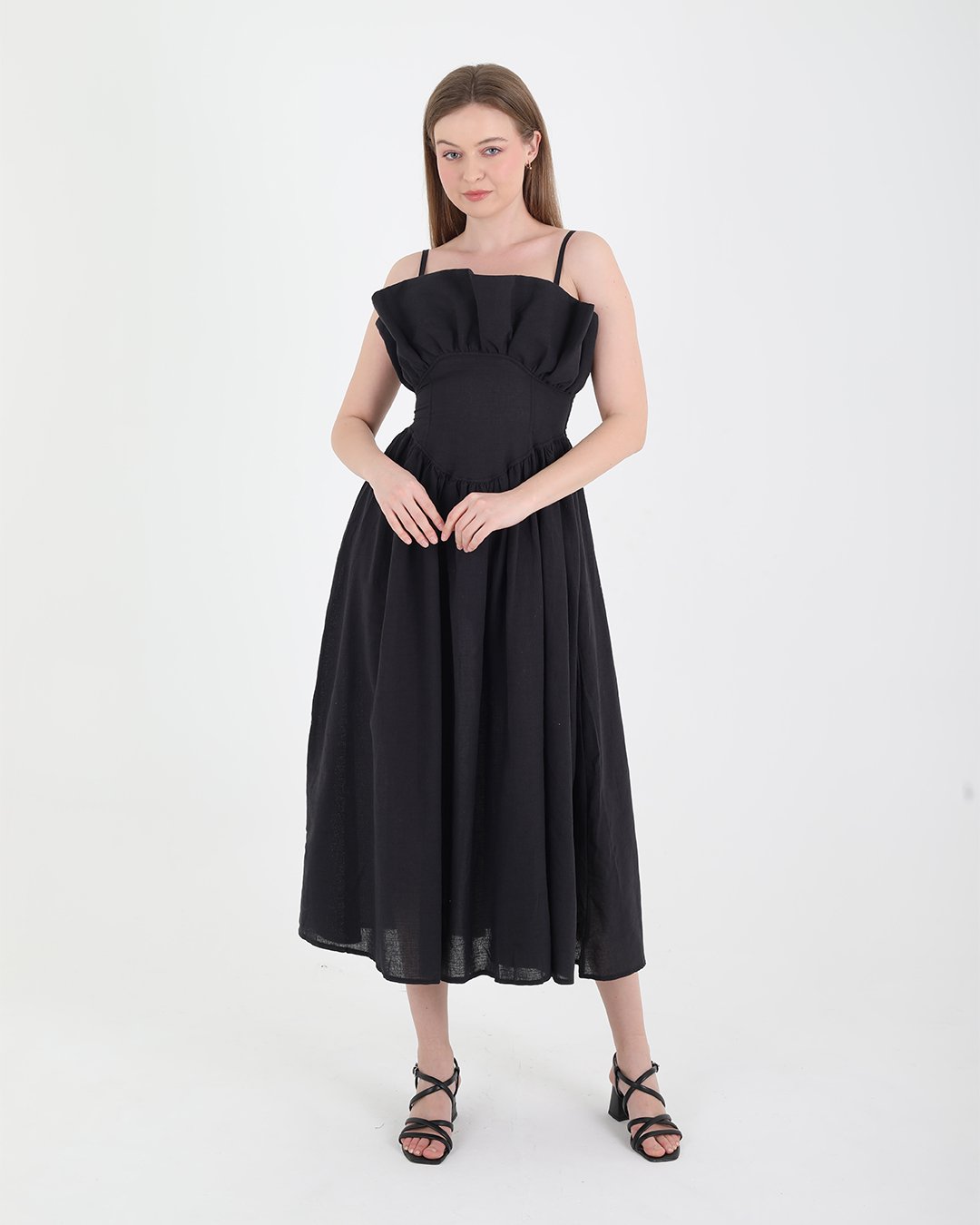 crasia-tek-parca-elbise-1 Crasia Kadın Volanlı İp Askılı Siyah Midi Boy Keten Elbise - Görsel 1