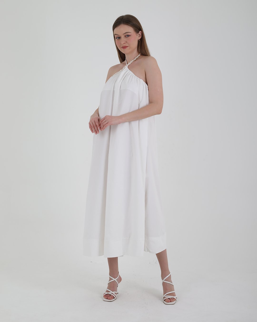 crasia-tek-parca-elbise-1 Crasia Kadın İnci Detaylı Bağlamalı Beyaz Midi Elbise - Görsel 1