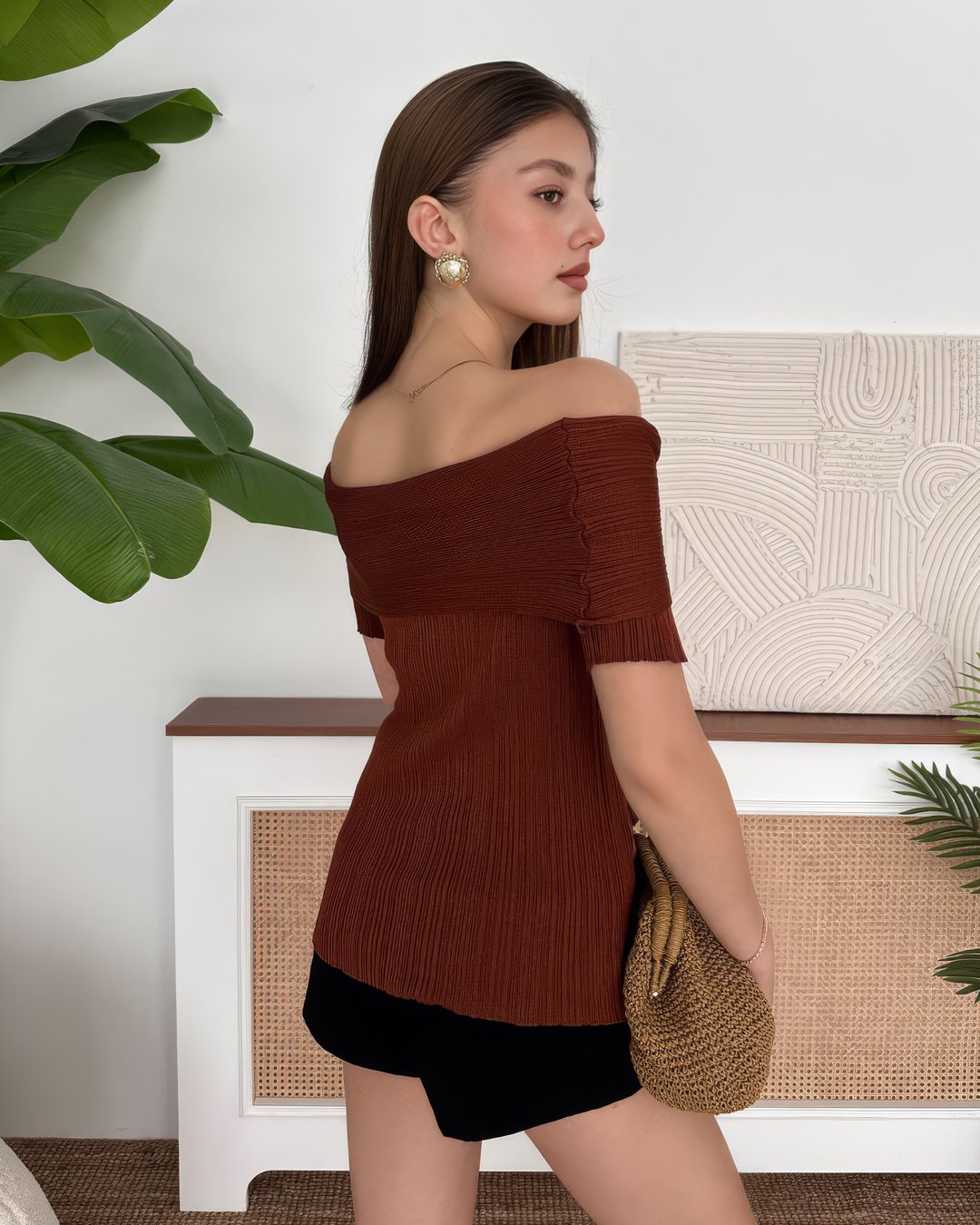 crasia-tek-parca-elbise-1 Crasia Kadın Kahverengi Kayık Yaka Bluz - Görsel 3