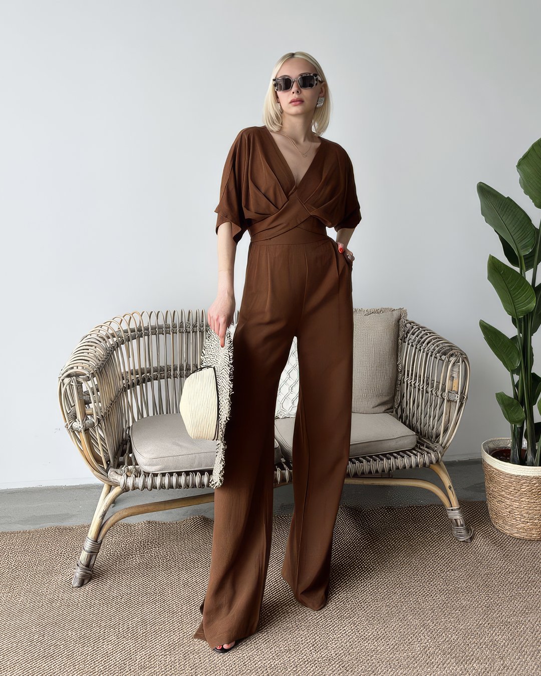crasia-tek-parca-elbise-2 Crasia Kadın Kahverengi Keten Yelek Pantolon Takım - Görsel 1