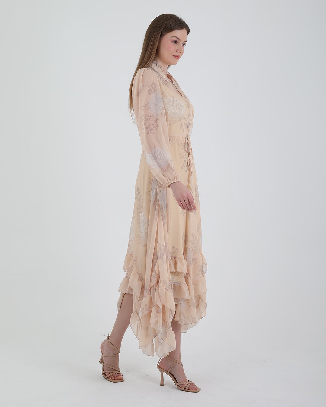 crasia-tek-parca-elbise-2 Crasia Kadın Krem Fırfırlı Önü Düğmeli Bağcıklı Şifon Elbise - Görsel 2