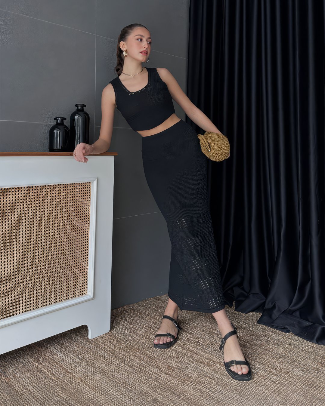 crasia-tek-parca-elbise-2 Crasia Kadın Siyah Bluz/Etek Triko Takım - Görsel 3