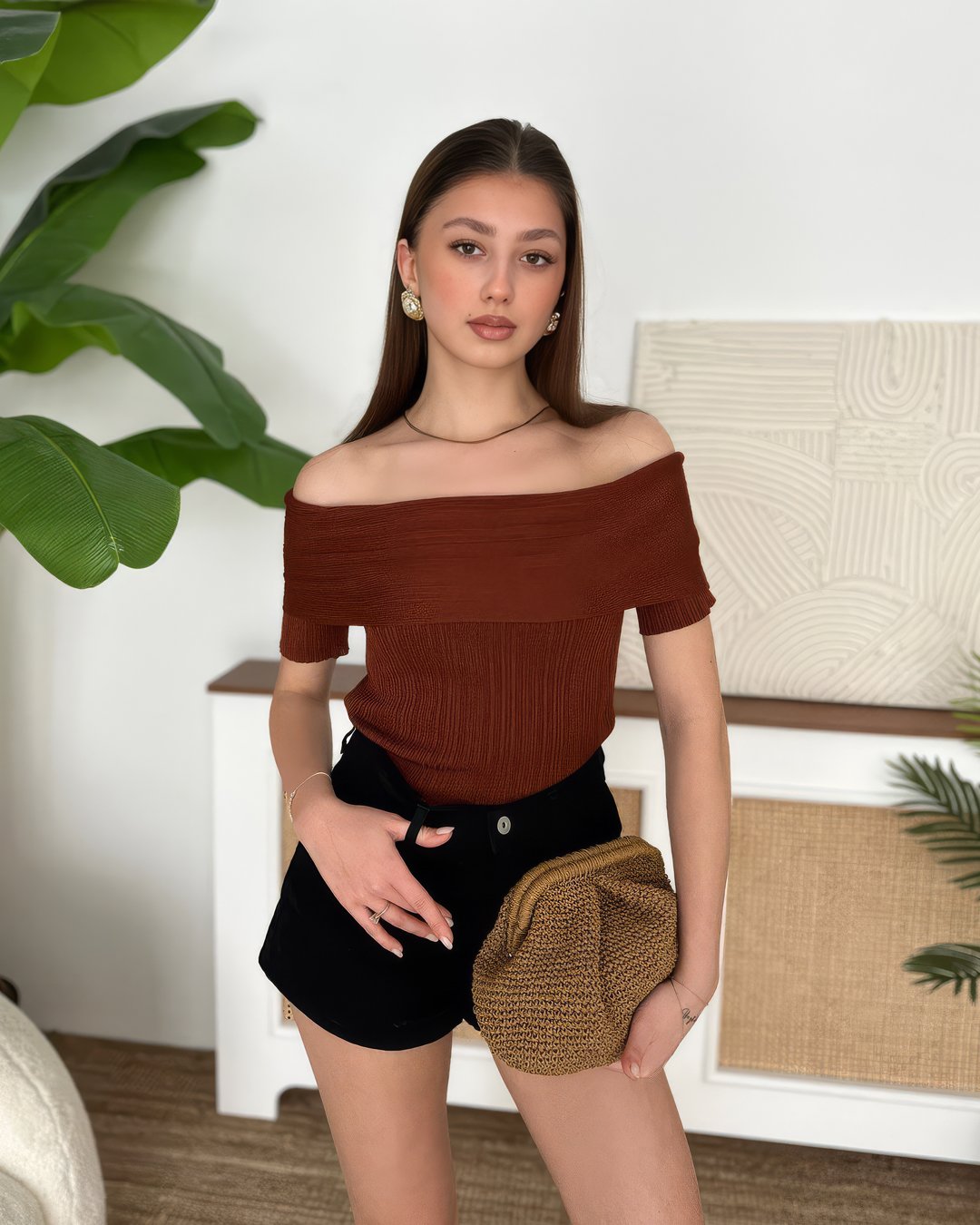 crasia-tek-parca-elbise-2 Crasia Kadın Kahverengi Kayık Yaka Bluz - Görsel 2