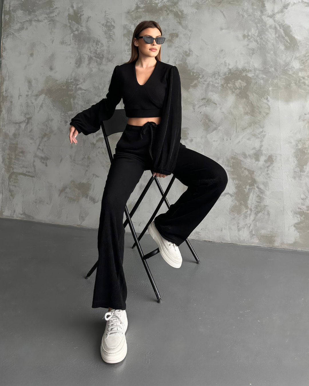 crasia-tek-parca-elbise-3 Crasia Kadın Bel Bağlamalı Siyah Triko Takım - Görsel 3