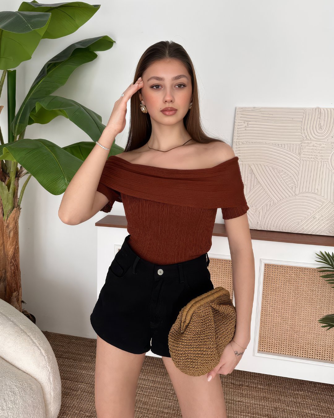 crasia-tek-parca-elbise-3 Crasia Kadın Kahverengi Kayık Yaka Bluz - Görsel 1