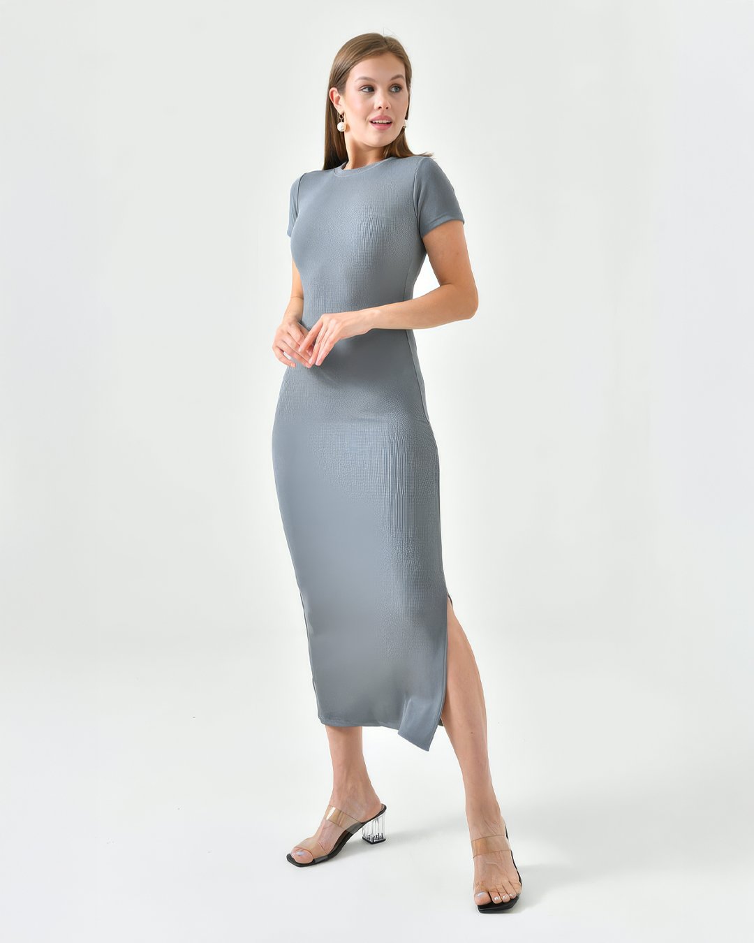 crasia-tek-parca-elbise-3 Crasia Kolsuz Arkası Yırtmaçlı Uzun Gri Elbise - Görsel 1