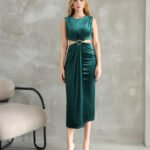 Crasia Bel Dekolteli Zümrüt Yeşil Kadife Elbise